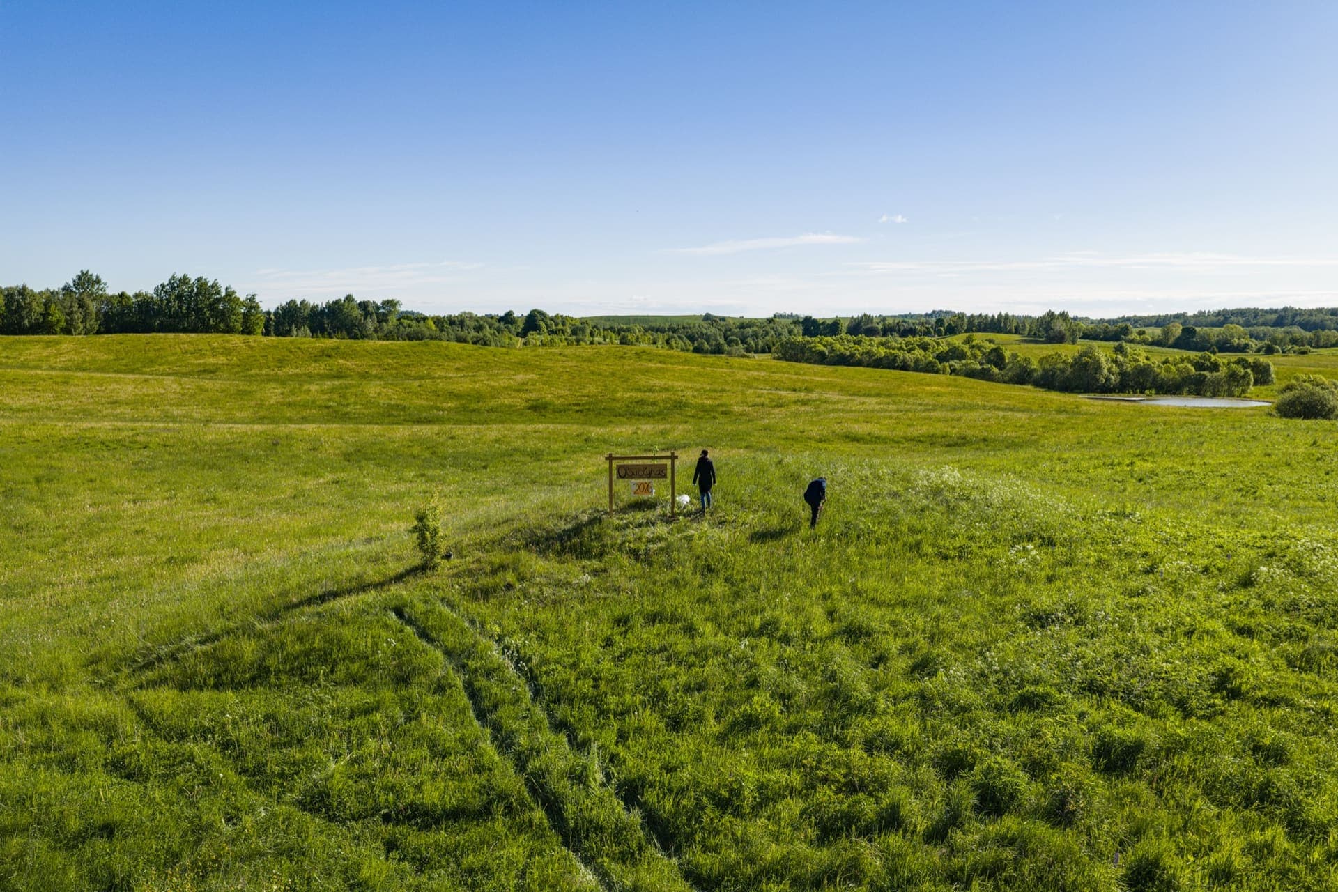 Plati Obuolyno sodo kalvų panorama iš paukščio skrydžio